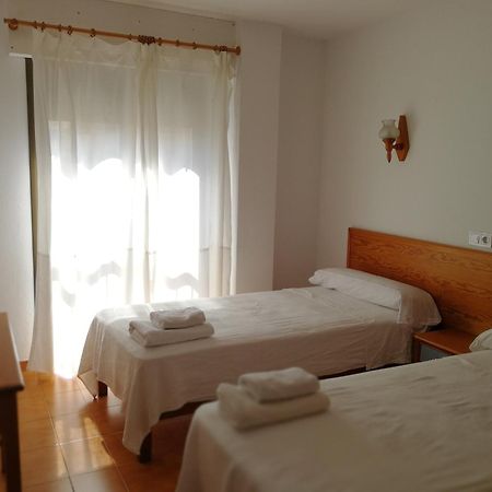 Apartamentos Es Canto (Adults Only) Platja d'en Bossa Zimmer foto