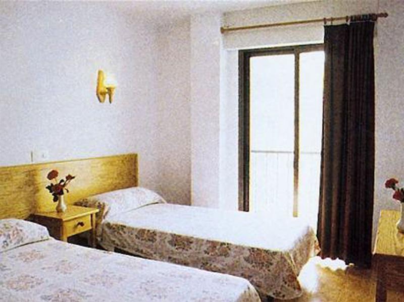Apartamentos Es Canto (Adults Only) Platja d'en Bossa Zimmer foto