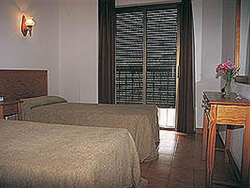 Apartamentos Es Canto (Adults Only) Platja d'en Bossa Exterior foto
